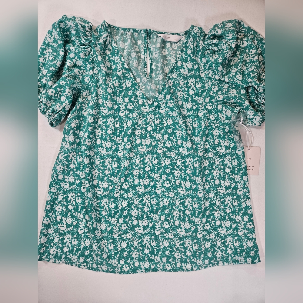 Lauren Conrad Small VNeck Blouse Green White Floral Print Puffy Shoulder Sleeve‎